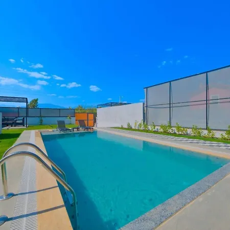 Villa With Jacuzzi For Honeymoon And Vacation Block E